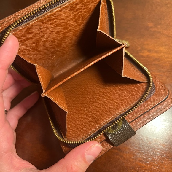 Louis Vuitton bi fold monogram canvas wallet - Picture 7 of 9